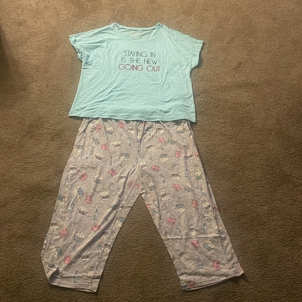 New XL PJ set Smoke/Pet free home